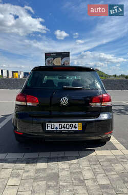 Хэтчбек Volkswagen Golf 2010 в 