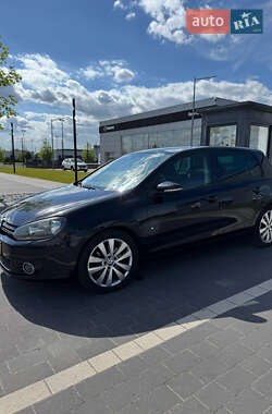 Хэтчбек Volkswagen Golf 2010 в 