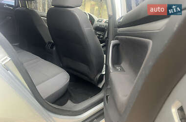 Хэтчбек Volkswagen Golf 2009 в 