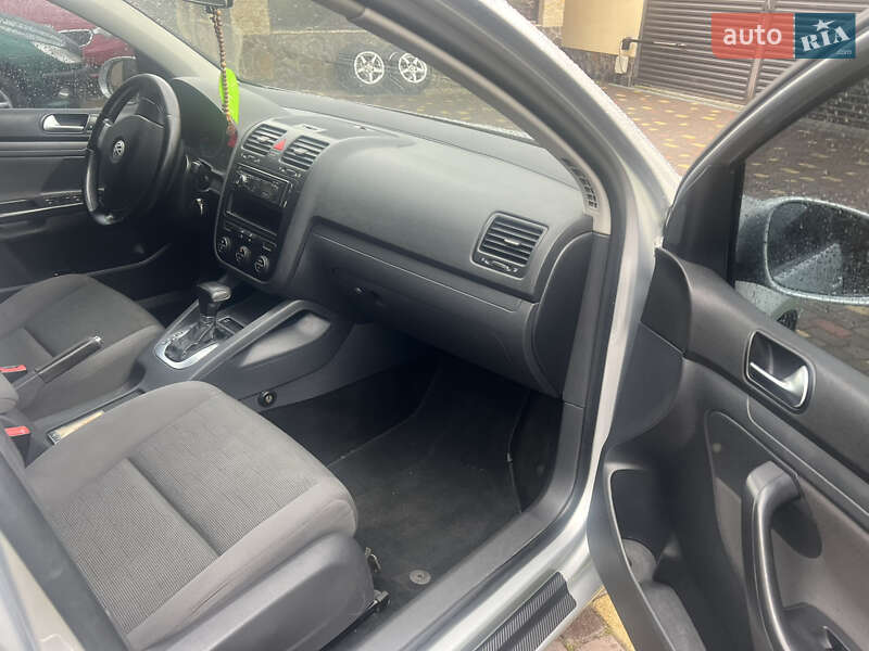 Хетчбек Volkswagen Golf 2009 в Львові