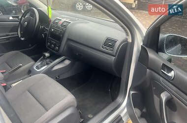 Хэтчбек Volkswagen Golf 2009 в 