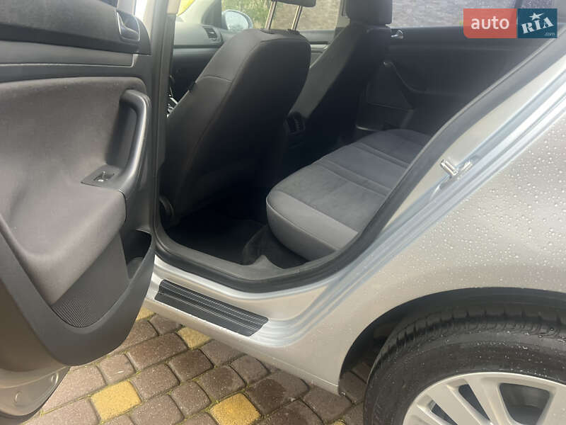 Хетчбек Volkswagen Golf 2009 в Львові