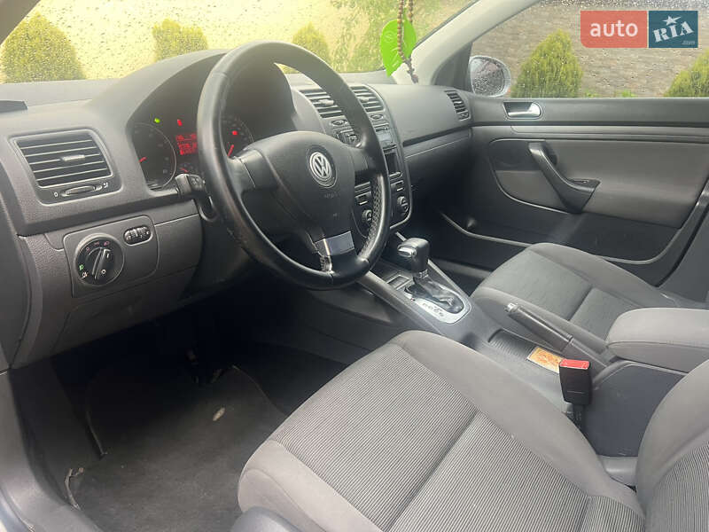 Хетчбек Volkswagen Golf 2009 в Львові