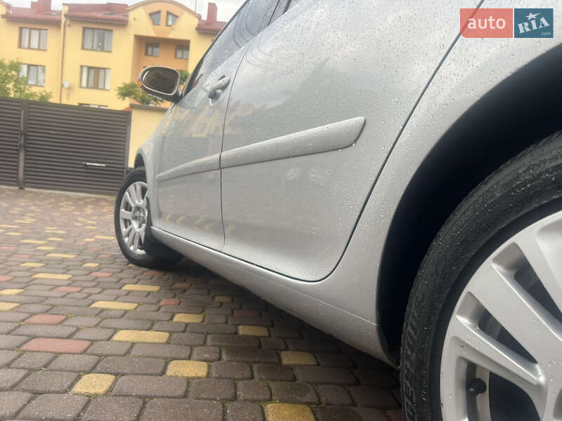 Хетчбек Volkswagen Golf 2009 в Львові