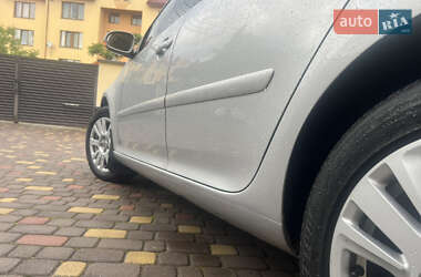 Хэтчбек Volkswagen Golf 2009 в 