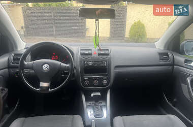 Хэтчбек Volkswagen Golf 2009 в 