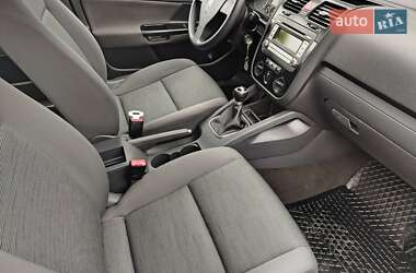 Хетчбек Volkswagen Golf 2005 в 