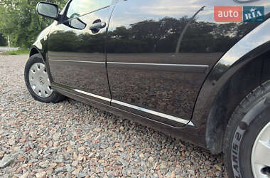 Хэтчбек Volkswagen Golf 2000 в 