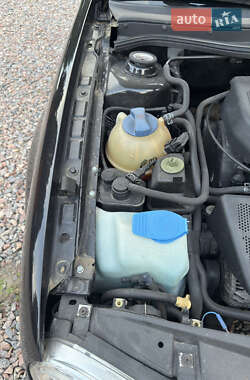 Хэтчбек Volkswagen Golf 2000 в 