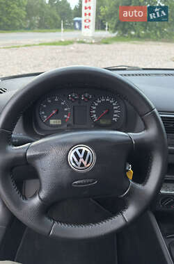 Хэтчбек Volkswagen Golf 2000 в 
