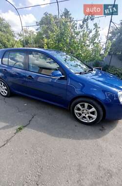 Хетчбек Volkswagen Golf 2005 в 