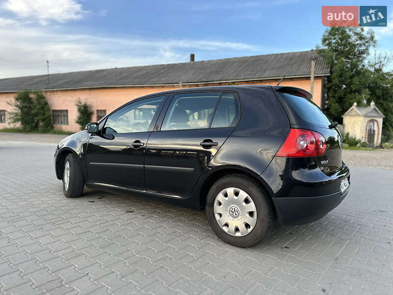 Хетчбек Volkswagen Golf 2005 в Косові