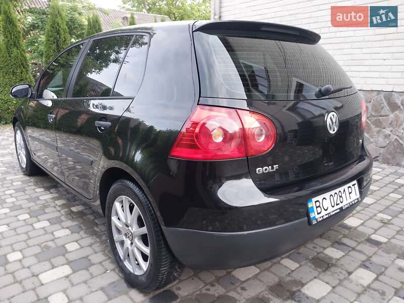 Хэтчбек Volkswagen Golf 2005 в Ходорове