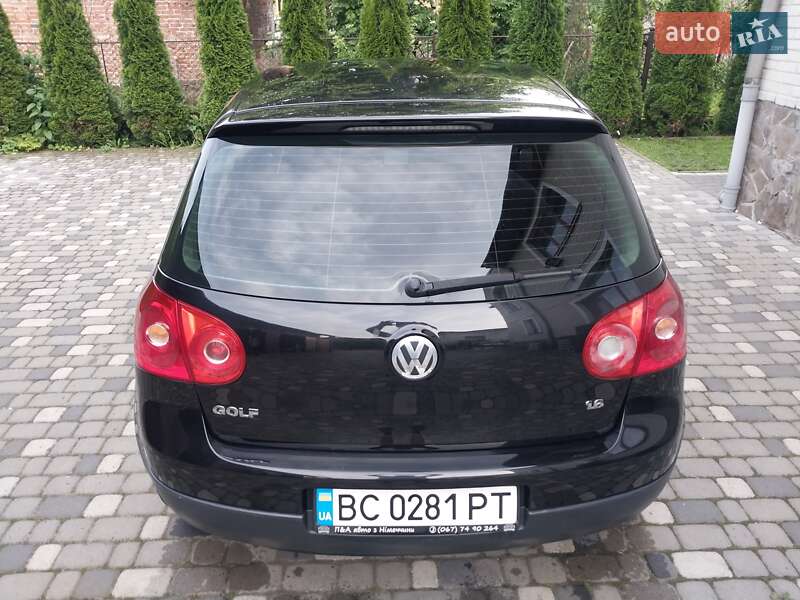 Хэтчбек Volkswagen Golf 2005 в Ходорове