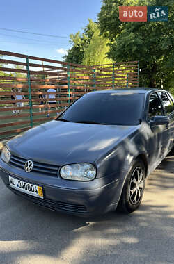 Хэтчбек Volkswagen Golf 1999 в 