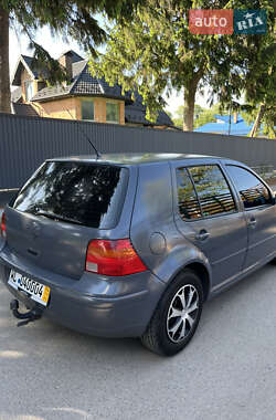 Хэтчбек Volkswagen Golf 1999 в 