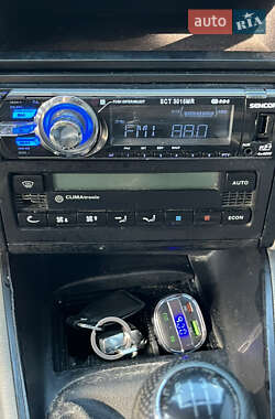 Хэтчбек Volkswagen Golf 1999 в 
