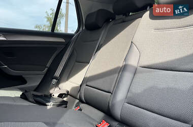 Хэтчбек Volkswagen Golf 2013 в 