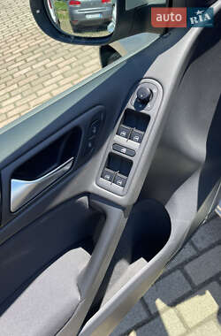 Хэтчбек Volkswagen Golf 2010 в 