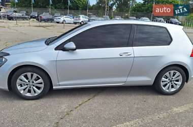 Хэтчбек Volkswagen Golf 2013 в 