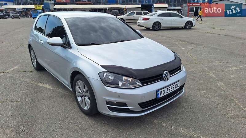 Хэтчбек Volkswagen Golf 2013 в 