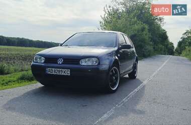 Хэтчбек Volkswagen Golf 2003 в Немирове