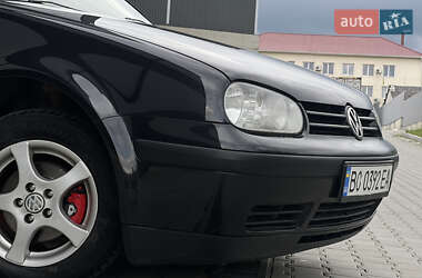Хэтчбек Volkswagen Golf 1998 в 