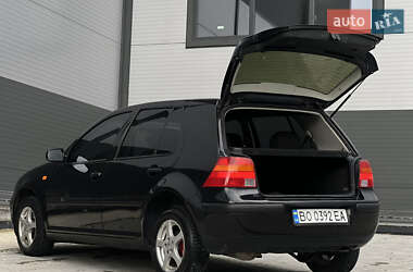 Хэтчбек Volkswagen Golf 1998 в 