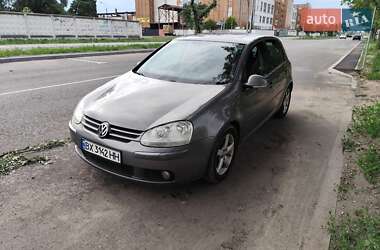 Хэтчбек Volkswagen Golf 2005 в Киеве