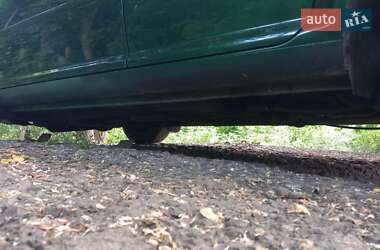 Хэтчбек Volkswagen Golf 1999 в 