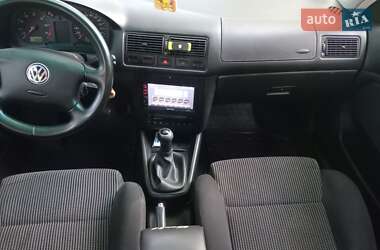 Хэтчбек Volkswagen Golf 1999 в 