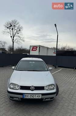 Хэтчбек Volkswagen Golf 2000 в 