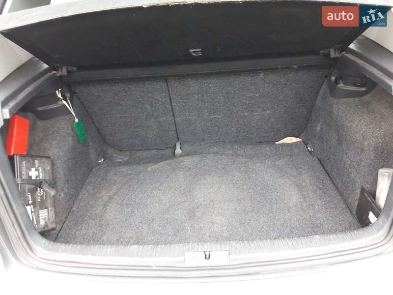 Хетчбек Volkswagen Golf 2004 в Кривому Розі