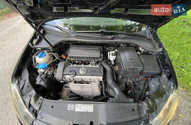Хэтчбек Volkswagen Golf 2009 в 