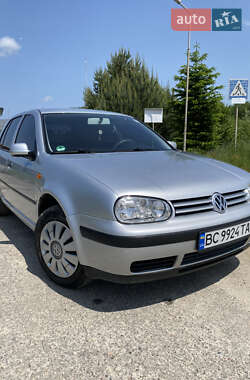 Хэтчбек Volkswagen Golf 2000 в 