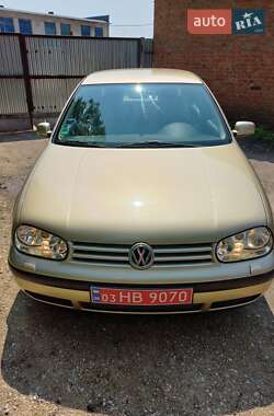Хэтчбек Volkswagen Golf 2001 в 