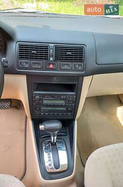 Хэтчбек Volkswagen Golf 2001 в 