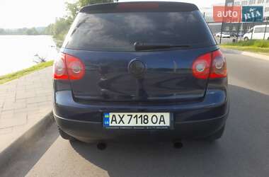 Хэтчбек Volkswagen Golf 2004 в 