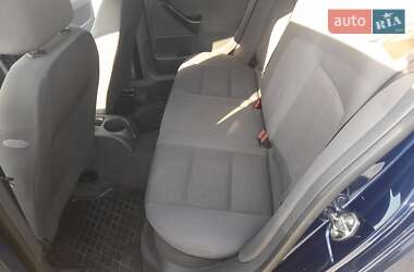 Хэтчбек Volkswagen Golf 2004 в 