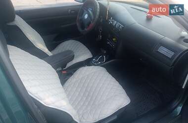 Хэтчбек Volkswagen Golf 1999 в 