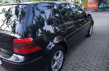 Хетчбек Volkswagen Golf 2002 в 