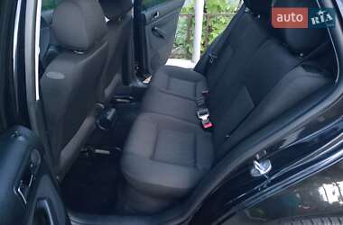 Хетчбек Volkswagen Golf 2002 в 