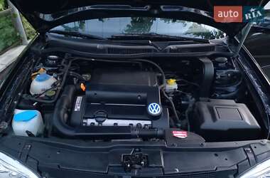 Хетчбек Volkswagen Golf 2002 в 