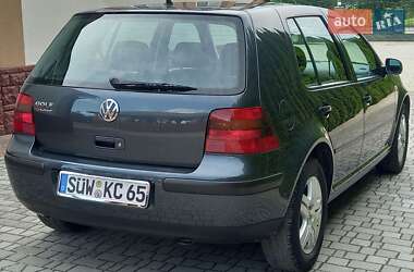 Хетчбек Volkswagen Golf 2002 в 