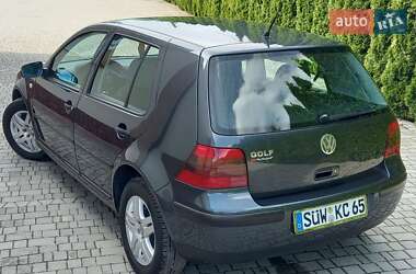 Хетчбек Volkswagen Golf 2002 в 