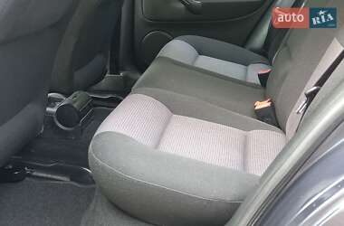 Хетчбек Volkswagen Golf 2002 в 