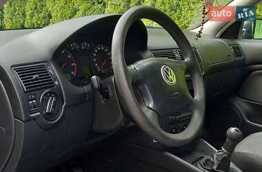 Хетчбек Volkswagen Golf 2002 в 
