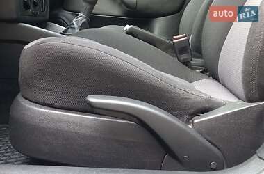 Хетчбек Volkswagen Golf 2002 в 