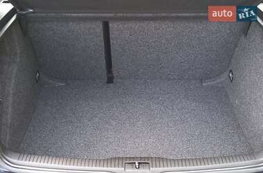 Хетчбек Volkswagen Golf 2002 в 