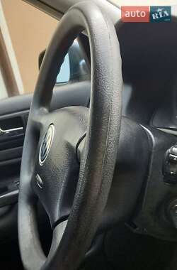 Хетчбек Volkswagen Golf 2002 в 